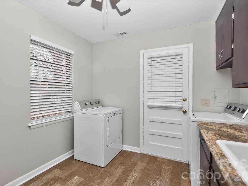 517 Grandin Road, Charlotte, NC 28208.  MLS# CAR4354025, YatesRealty ID 14199. 