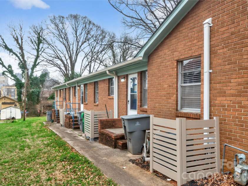 517 Grandin Road, Charlotte, NC 28208.  MLS# CAR4354025, YatesRealty ID 14199. 