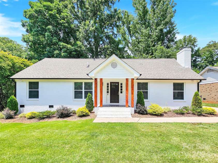 6639 Ronda Avenue, Charlotte, NC 28211.  MLS# CAR4160610, YatesRealty ID 142. 