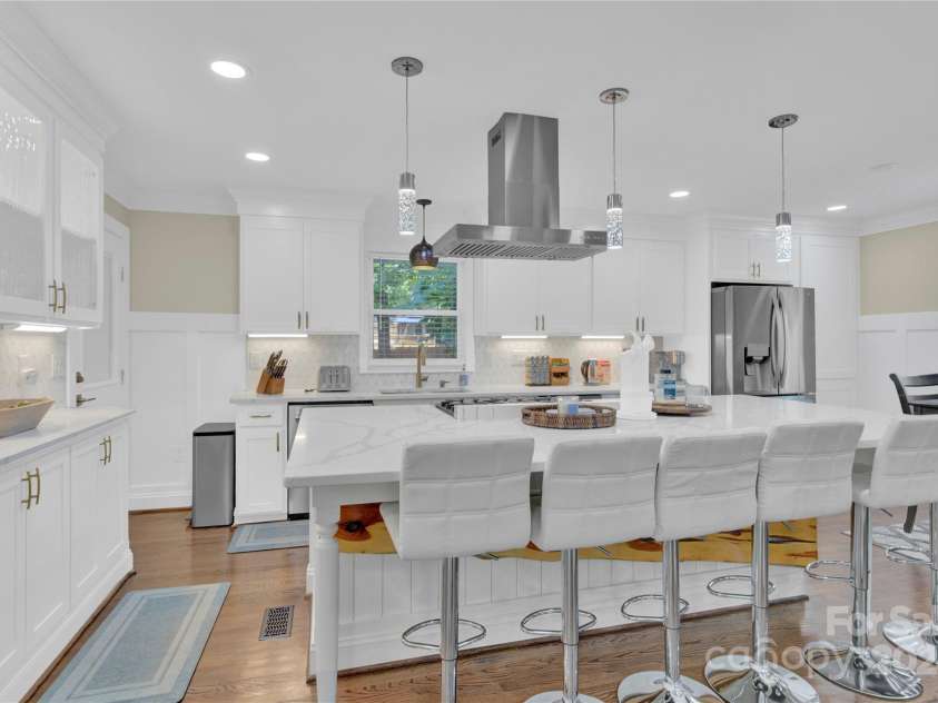 6639 Ronda Avenue, Charlotte, NC 28211.  MLS# CAR4160610, YatesRealty ID 142. 