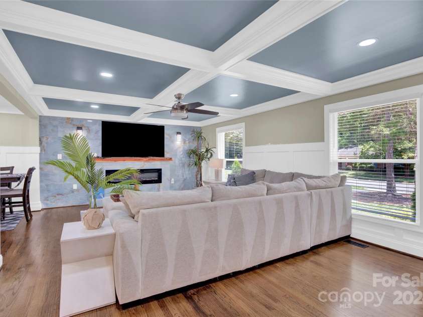 6639 Ronda Avenue, Charlotte, NC 28211.  MLS# CAR4160610, YatesRealty ID 142. 