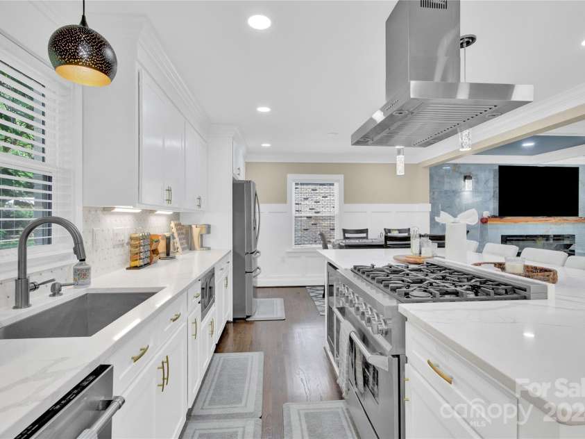 6639 Ronda Avenue, Charlotte, NC 28211.  MLS# CAR4160610, YatesRealty ID 142. 