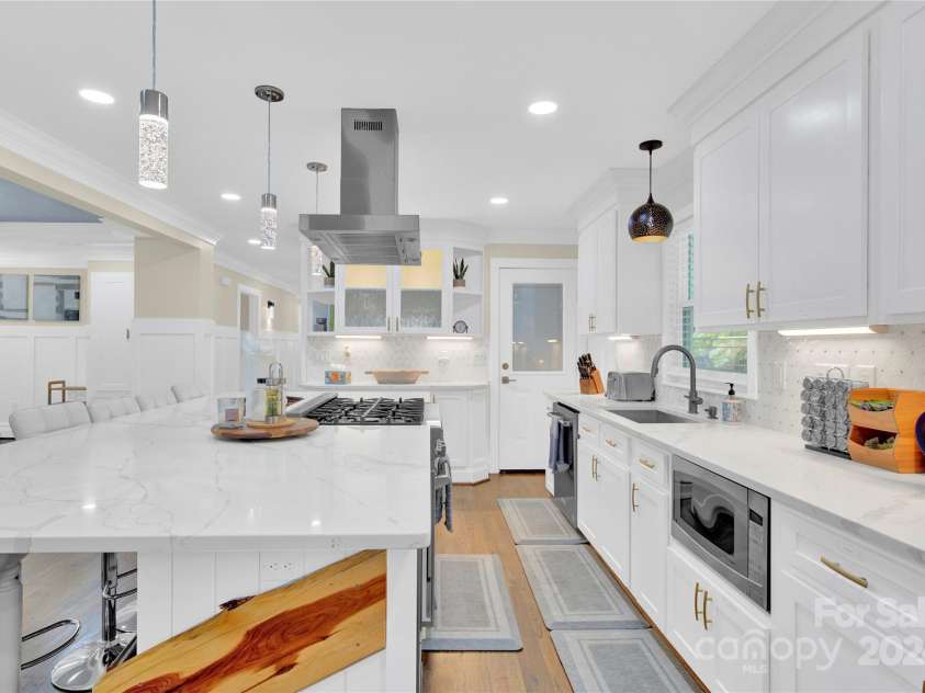 6639 Ronda Avenue, Charlotte, NC 28211.  MLS# CAR4160610, YatesRealty ID 142. 