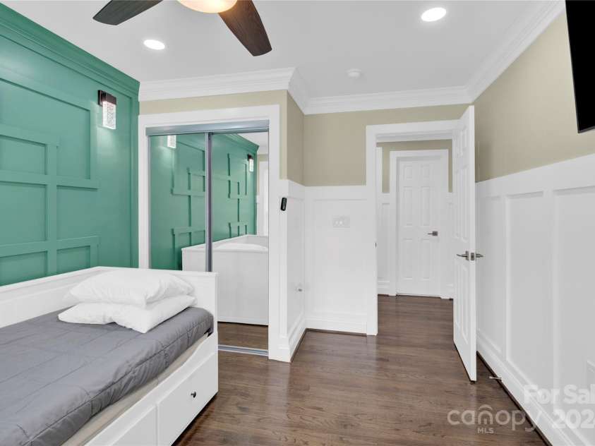 6639 Ronda Avenue, Charlotte, NC 28211.  MLS# CAR4160610, YatesRealty ID 142. 