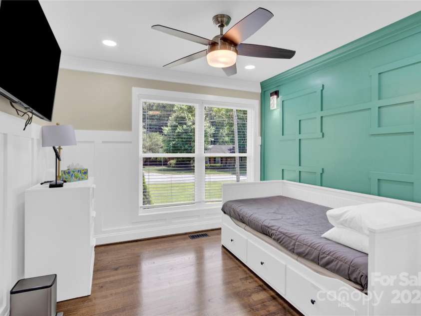 6639 Ronda Avenue, Charlotte, NC 28211.  MLS# CAR4160610, YatesRealty ID 142. 