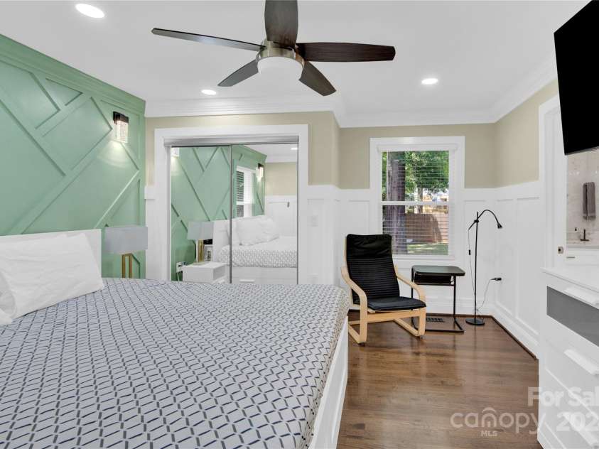 6639 Ronda Avenue, Charlotte, NC 28211.  MLS# CAR4160610, YatesRealty ID 142. 