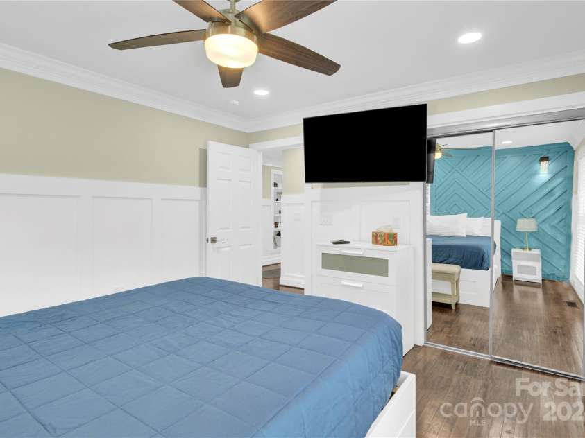 6639 Ronda Avenue, Charlotte, NC 28211.  MLS# CAR4160610, YatesRealty ID 142. 