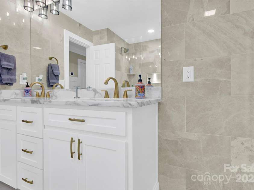 6639 Ronda Avenue, Charlotte, NC 28211.  MLS# CAR4160610, YatesRealty ID 142. 