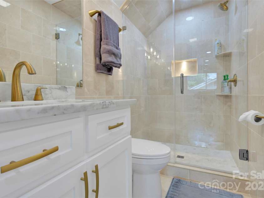 6639 Ronda Avenue, Charlotte, NC 28211.  MLS# CAR4160610, YatesRealty ID 142. 
