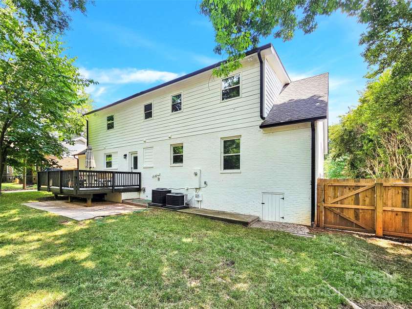 6639 Ronda Avenue, Charlotte, NC 28211.  MLS# CAR4160610, YatesRealty ID 142. 