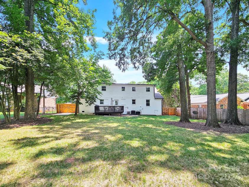 6639 Ronda Avenue, Charlotte, NC 28211.  MLS# CAR4160610, YatesRealty ID 142. 