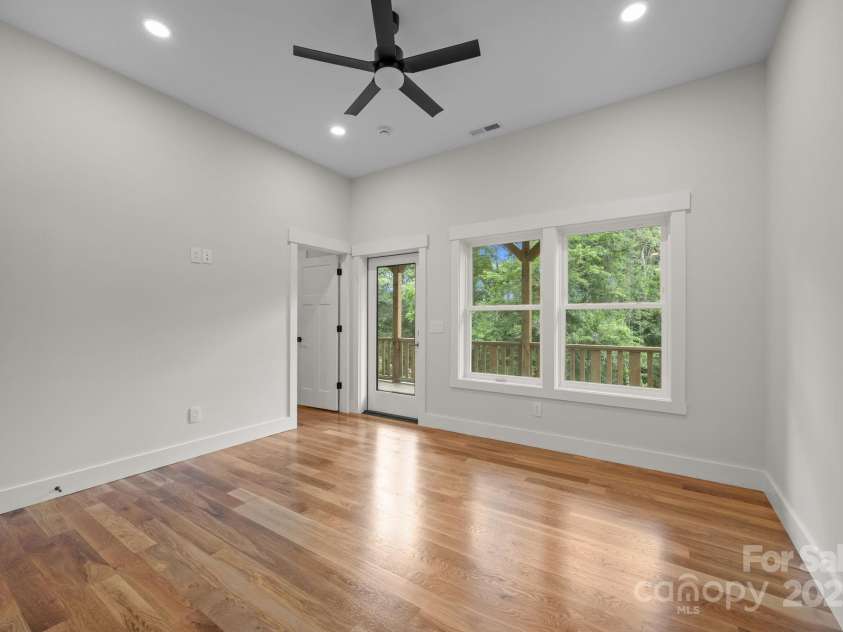 117 Third Street, Asheville, NC 28803.  MLS# CAR4293672, YatesRealty ID 1420. Lower level deck access