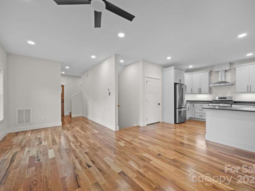 117 Third Street, Asheville, NC 28803.  MLS# CAR4293672, YatesRealty ID 1420. Open living space