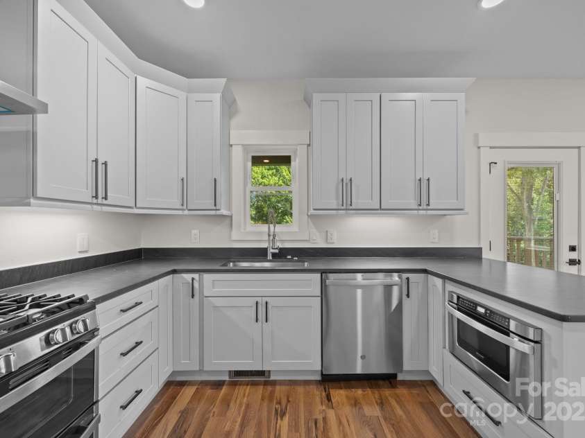 117 Third Street, Asheville, NC 28803.  MLS# CAR4293672, YatesRealty ID 1420. Sleek stainless steel appliances