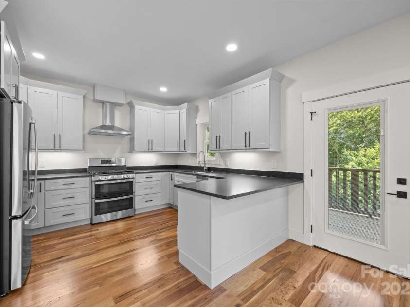 117 Third Street, Asheville, NC 28803.  MLS# CAR4293672, YatesRealty ID 1420. Well appointed kitchen