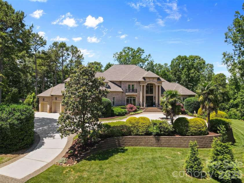 1405 Saratoga Woods Drive, Waxhaw, NC 28173.  MLS# CAR4361312, YatesRealty ID 14200. 