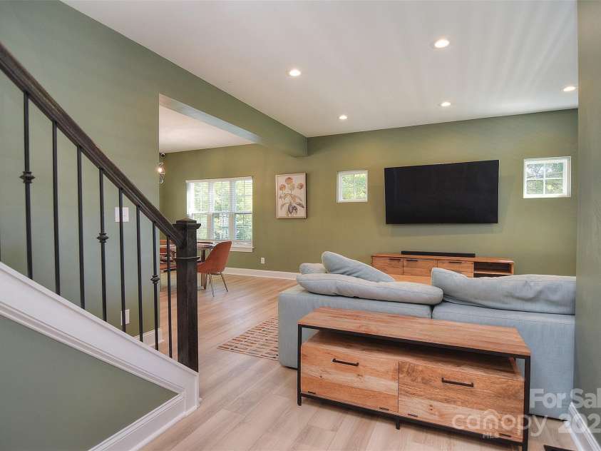 1021 Vickie Lane, Matthews, NC 28104.  MLS# CAR4246829, YatesRealty ID 14201. 