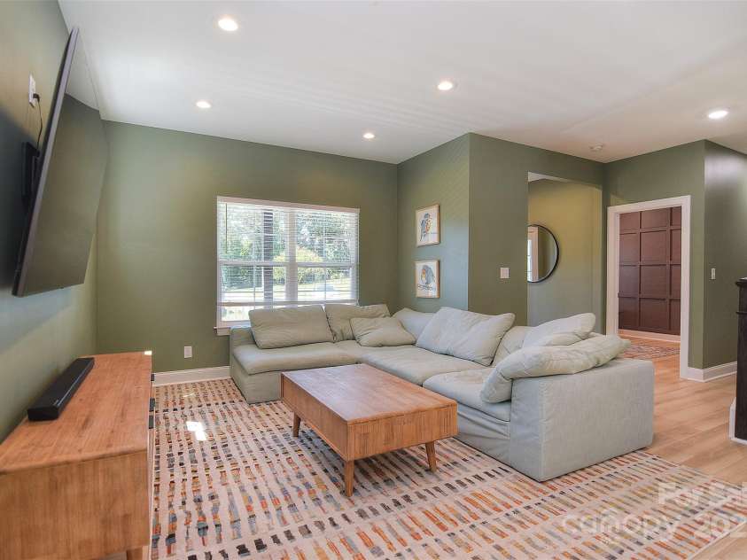 1021 Vickie Lane, Matthews, NC 28104.  MLS# CAR4246829, YatesRealty ID 14201. 