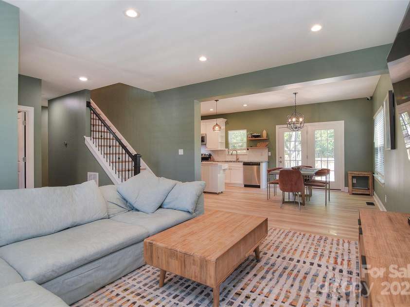 1021 Vickie Lane, Matthews, NC 28104.  MLS# CAR4246829, YatesRealty ID 14201. 