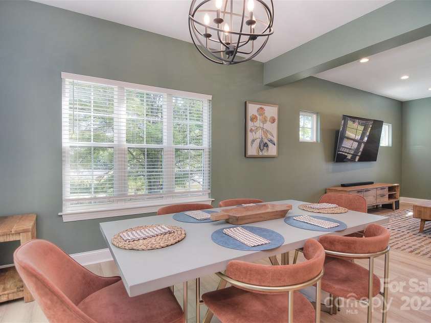 1021 Vickie Lane, Matthews, NC 28104.  MLS# CAR4246829, YatesRealty ID 14201. 