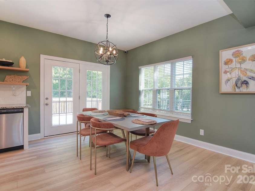 1021 Vickie Lane, Matthews, NC 28104.  MLS# CAR4246829, YatesRealty ID 14201. 