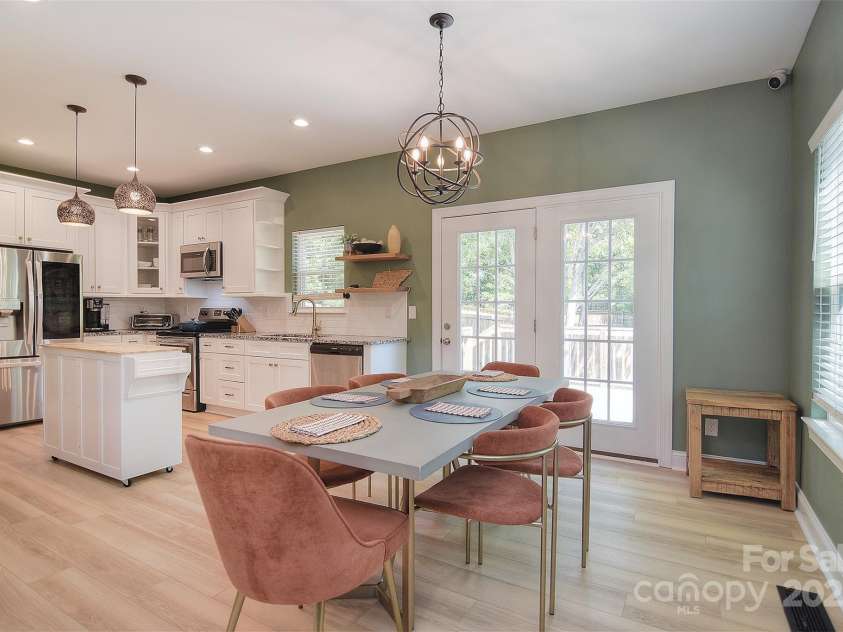 1021 Vickie Lane, Matthews, NC 28104.  MLS# CAR4246829, YatesRealty ID 14201. 