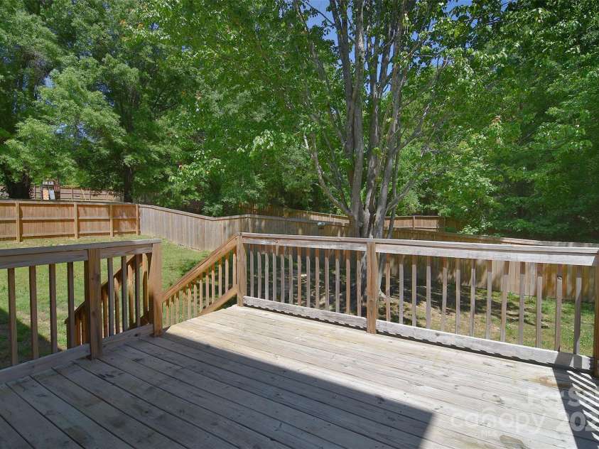 1021 Vickie Lane, Matthews, NC 28104.  MLS# CAR4246829, YatesRealty ID 14201. 