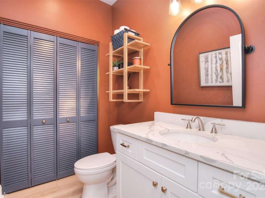 1021 Vickie Lane, Matthews, NC 28104.  MLS# CAR4246829, YatesRealty ID 14201. 