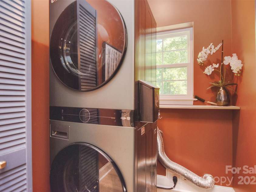 1021 Vickie Lane, Matthews, NC 28104.  MLS# CAR4246829, YatesRealty ID 14201. 