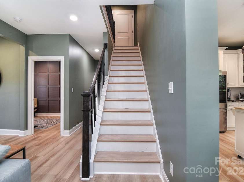 1021 Vickie Lane, Matthews, NC 28104.  MLS# CAR4246829, YatesRealty ID 14201. 