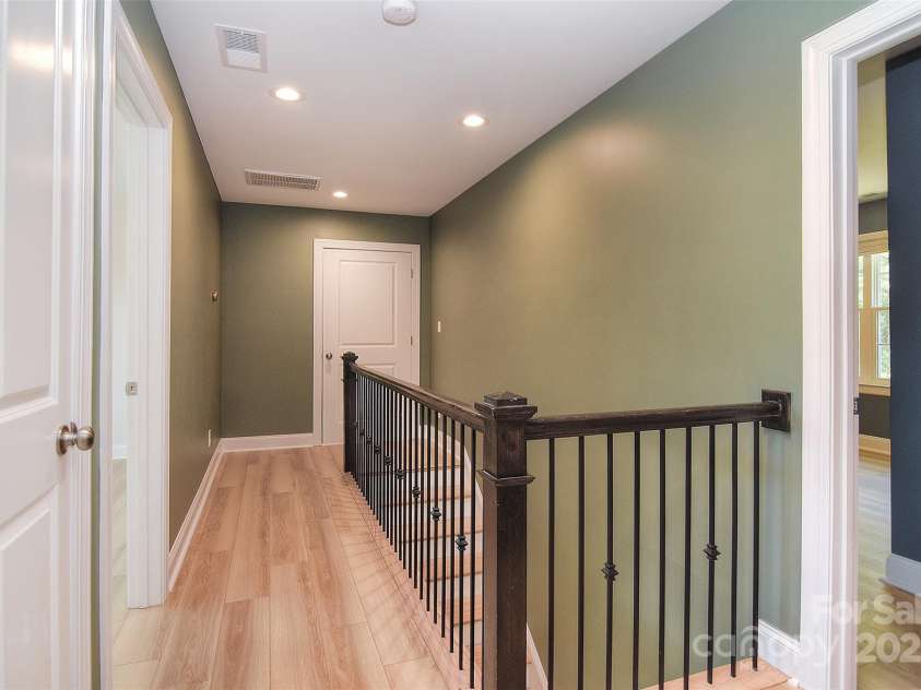 1021 Vickie Lane, Matthews, NC 28104.  MLS# CAR4246829, YatesRealty ID 14201. 