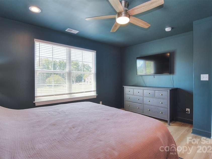 1021 Vickie Lane, Matthews, NC 28104.  MLS# CAR4246829, YatesRealty ID 14201. 