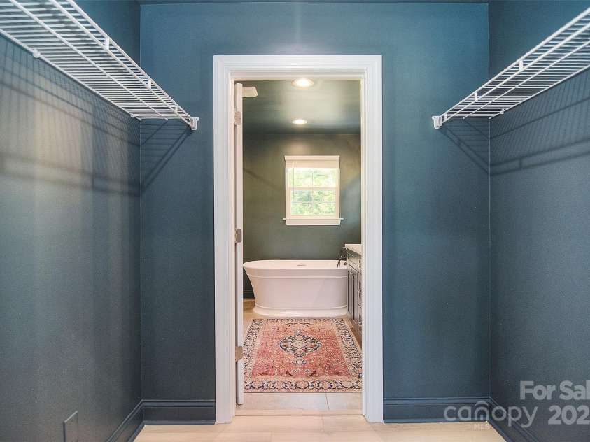 1021 Vickie Lane, Matthews, NC 28104.  MLS# CAR4246829, YatesRealty ID 14201. 