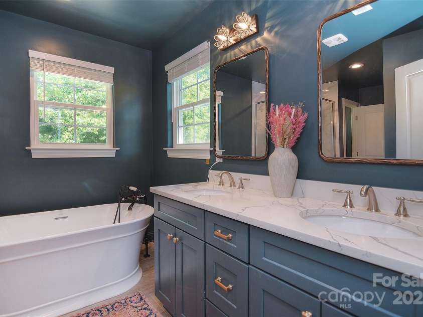 1021 Vickie Lane, Matthews, NC 28104.  MLS# CAR4246829, YatesRealty ID 14201. 