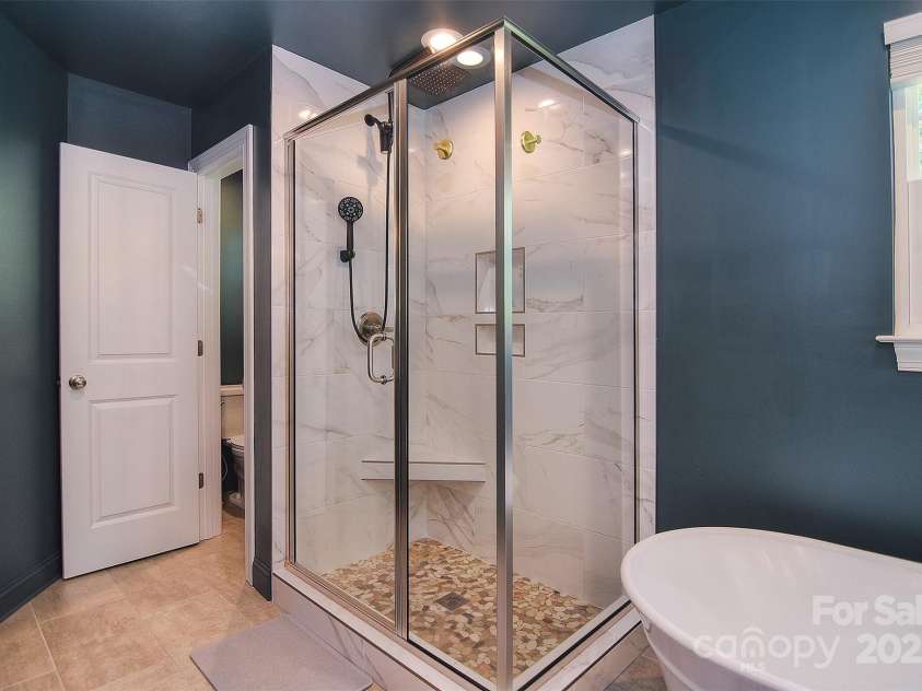 1021 Vickie Lane, Matthews, NC 28104.  MLS# CAR4246829, YatesRealty ID 14201. 