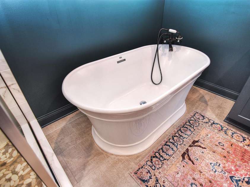 1021 Vickie Lane, Matthews, NC 28104.  MLS# CAR4246829, YatesRealty ID 14201. 