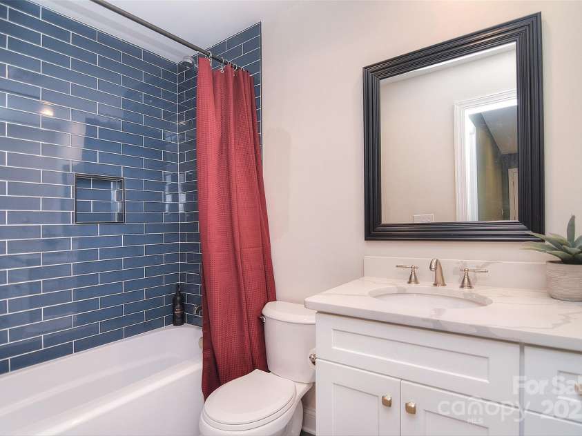 1021 Vickie Lane, Matthews, NC 28104.  MLS# CAR4246829, YatesRealty ID 14201. 