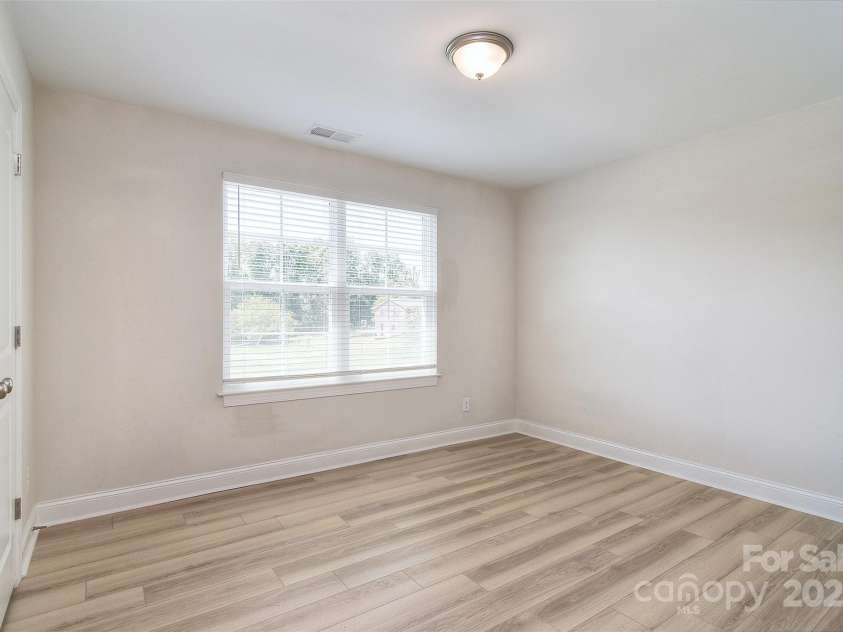 1021 Vickie Lane, Matthews, NC 28104.  MLS# CAR4246829, YatesRealty ID 14201. 