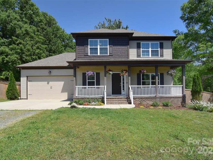 1021 Vickie Lane, Matthews, NC 28104.  MLS# CAR4246829, YatesRealty ID 14201. 