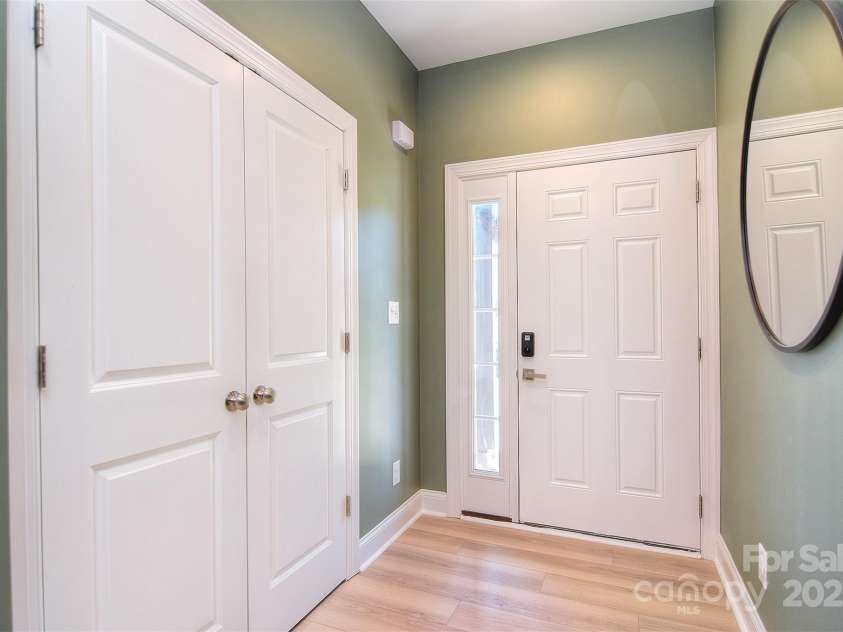 1021 Vickie Lane, Matthews, NC 28104.  MLS# CAR4246829, YatesRealty ID 14201. 