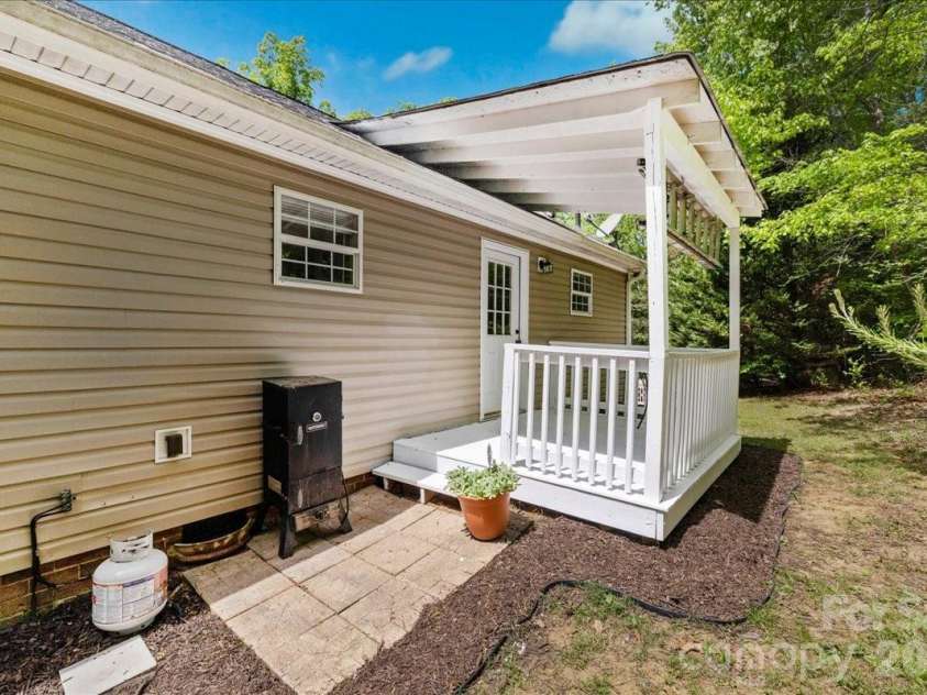 3218 Broadhurst Lane, Clover, SC 29710.  MLS# CAR4351560, YatesRealty ID 14202. Back of Home