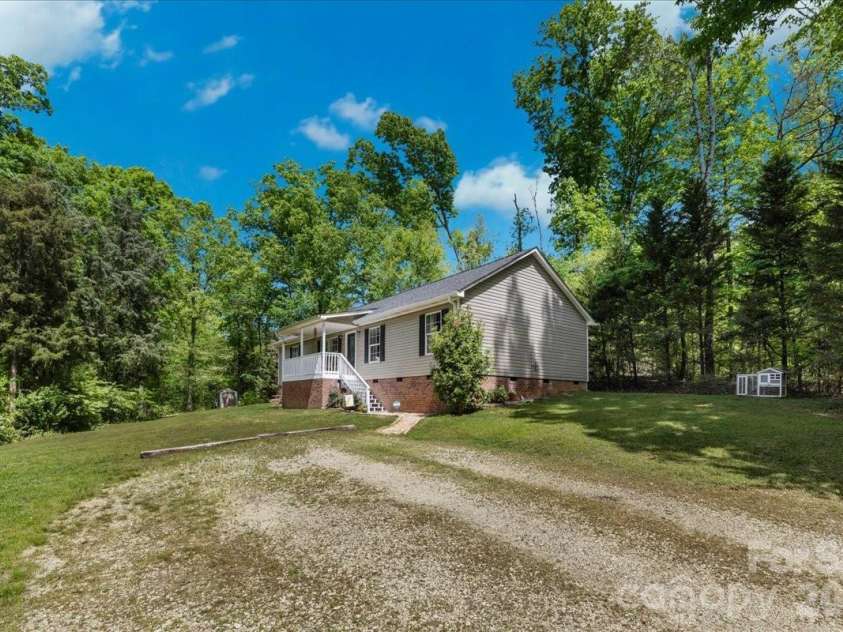 3218 Broadhurst Lane, Clover, SC 29710.  MLS# CAR4351560, YatesRealty ID 14202. Drive to home