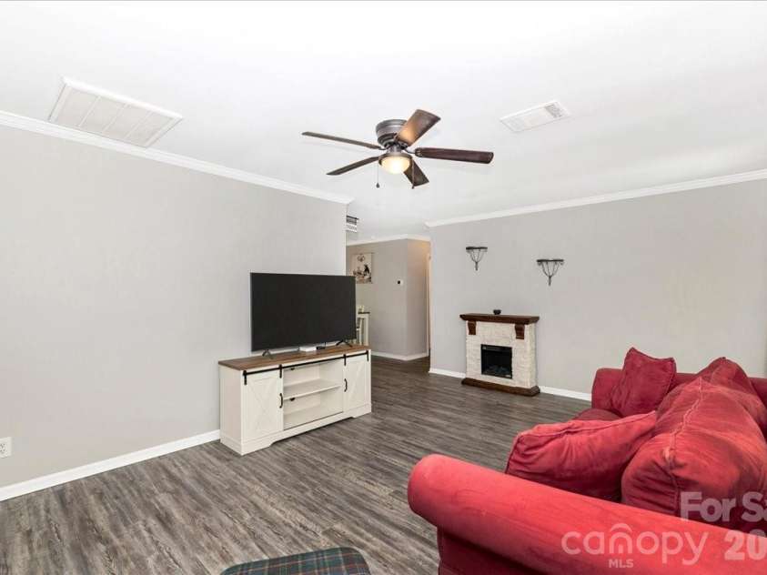 3218 Broadhurst Lane, Clover, SC 29710.  MLS# CAR4351560, YatesRealty ID 14202. Family Room