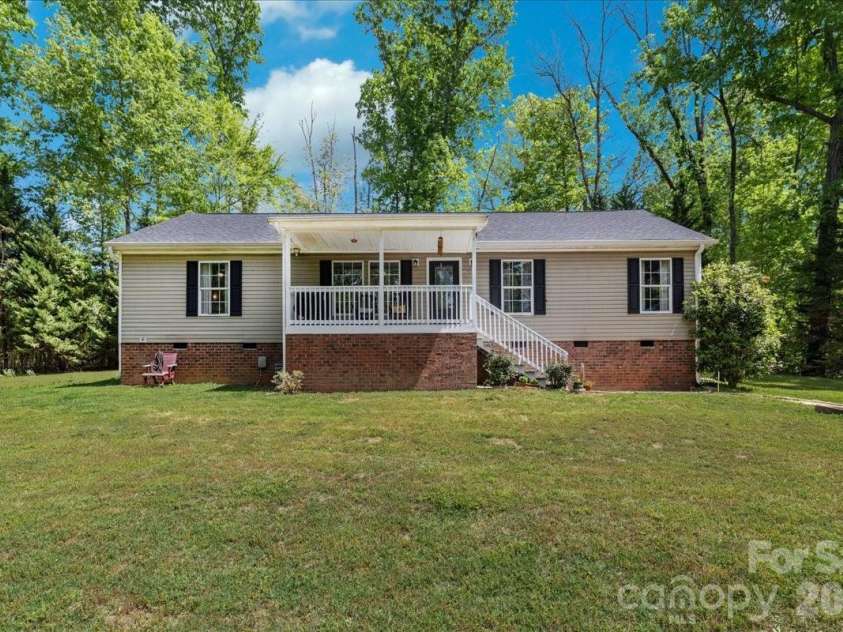 3218 Broadhurst Lane, Clover, SC 29710.  MLS# CAR4351560, YatesRealty ID 14202. Front of Home