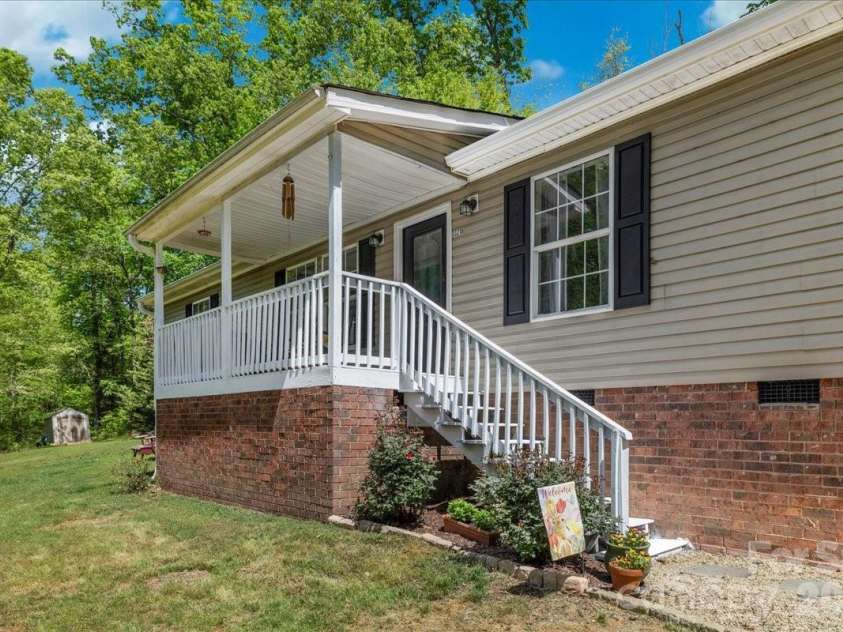 3218 Broadhurst Lane, Clover, SC 29710.  MLS# CAR4351560, YatesRealty ID 14202. Front of Home