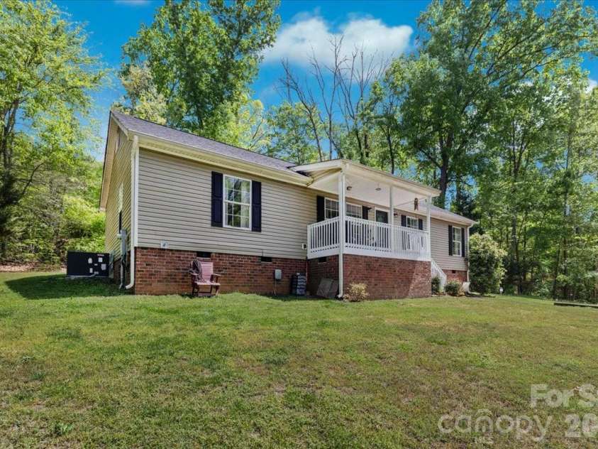 3218 Broadhurst Lane, Clover, SC 29710.  MLS# CAR4351560, YatesRealty ID 14202. Front of HOme
