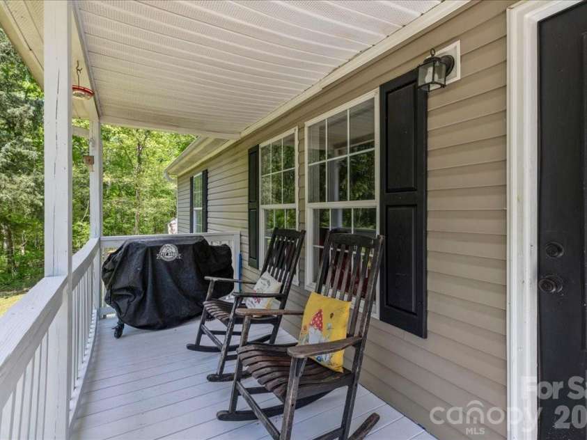3218 Broadhurst Lane, Clover, SC 29710.  MLS# CAR4351560, YatesRealty ID 14202. Front Porch