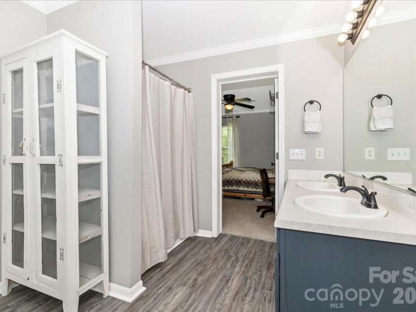 3218 Broadhurst Lane, Clover, SC 29710.  MLS# CAR4351560, YatesRealty ID 14202. Mater Bathroom