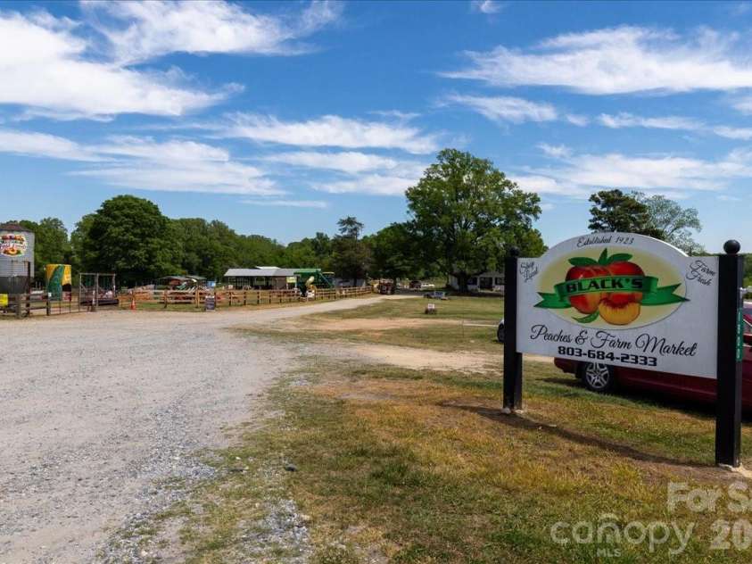 3218 Broadhurst Lane, Clover, SC 29710.  MLS# CAR4351560, YatesRealty ID 14202. Nearby Blacks Market