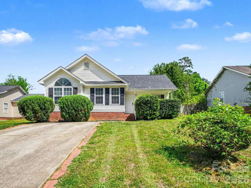 3744 Capps Hill Drive, Charlotte, NC 28216.  MLS# CAR4371756, YatesRealty ID 14203. 